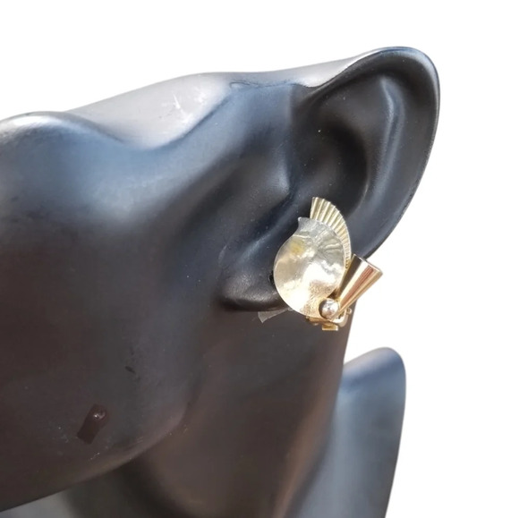VINTAGE GOLDTONE MID CENTURY MODERN DESIGN CLIP ON STATEMENT EARRINGS - Picture 2 of 5